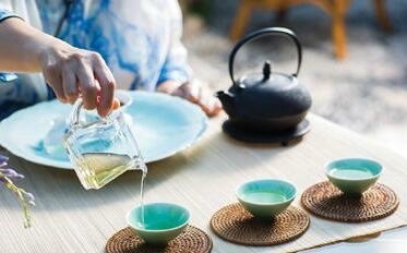品茗红茶，佳节健康相伴