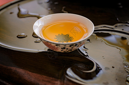 茶香四溢，养生茶食搭配指南